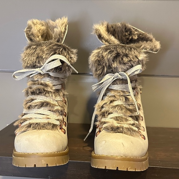 Lugz's Size 7 Women's Faux Fur-Lined Lace-Up Boots - Picture 3 of 8